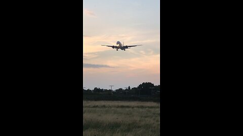 Emirates Plane 777 Landing Birmingham Airport