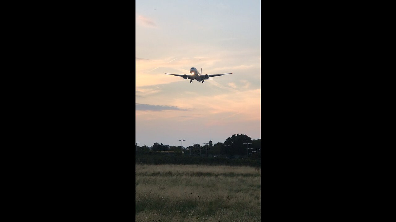 Emirates Plane 777 Landing Birmingham Airport