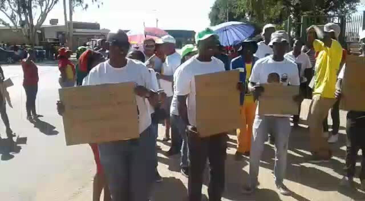 Situation tense at North West school after alleged racial separation (Kmz)