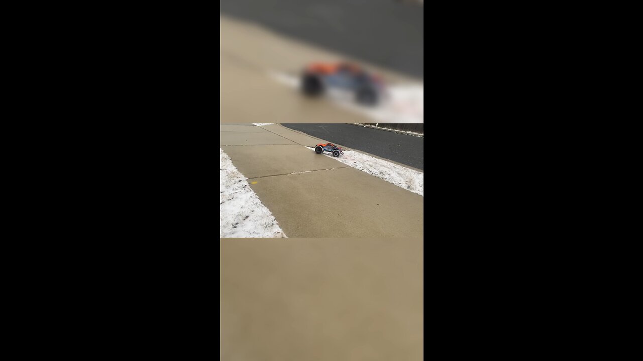 RC car gets a little bit of SNOW on its tires