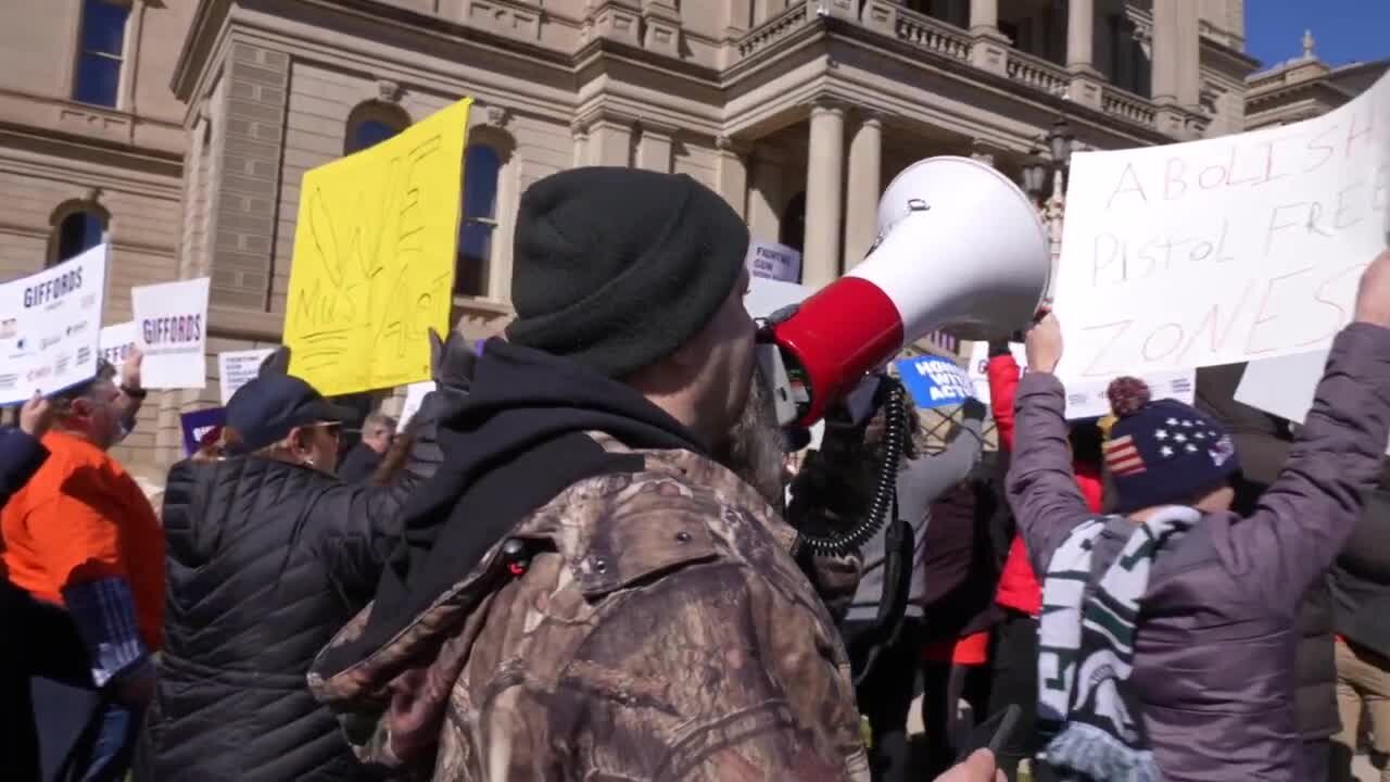 Giffords rally draws hundreds, counter protest on the capitol lawn