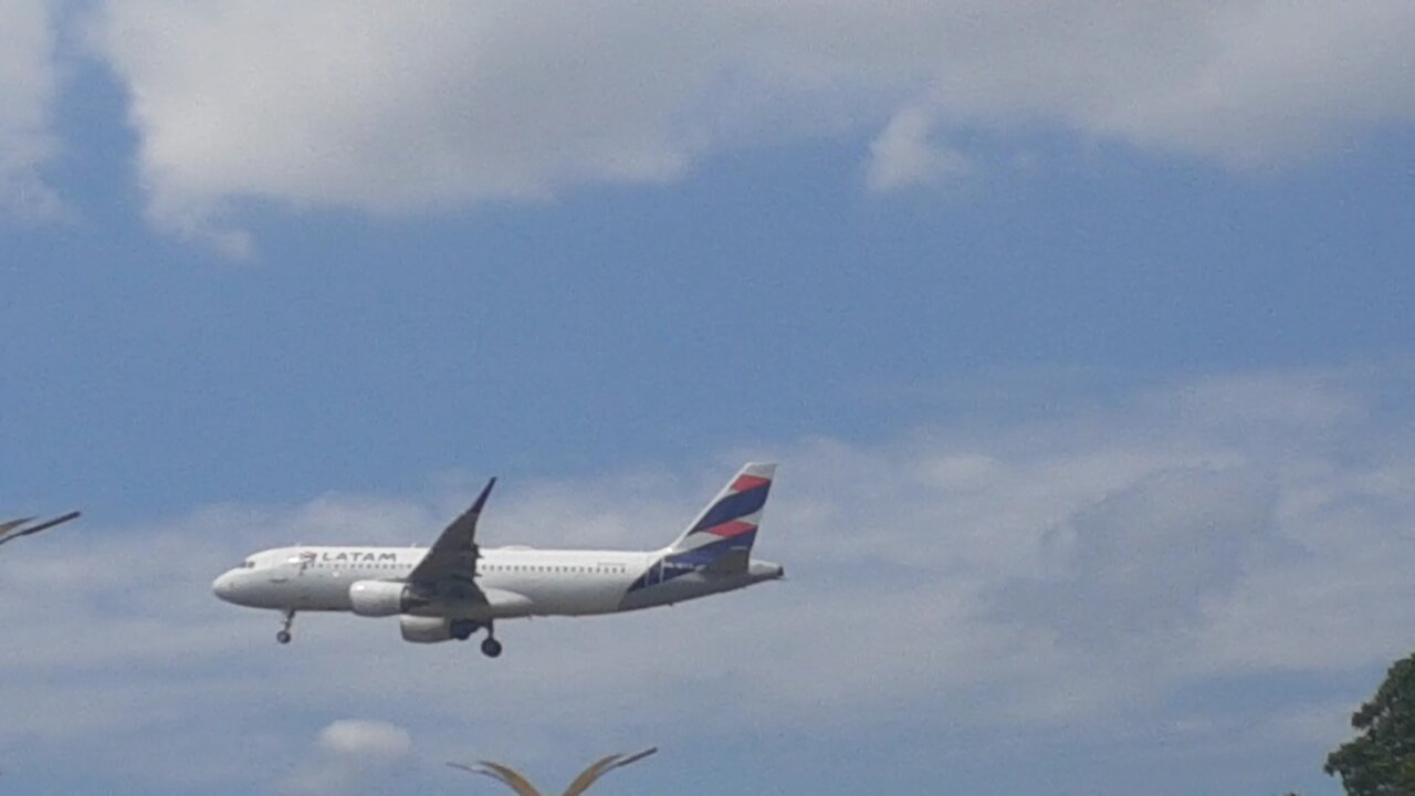 Airbus A320 PR-MYX coming from Guarulhos before to land in Manaus (07/19/2021)