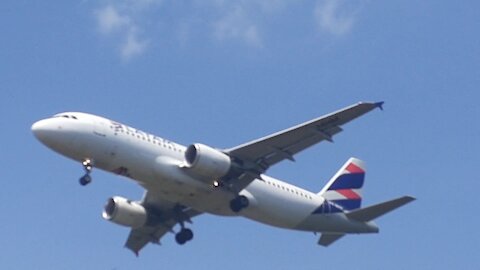 Airbus A320 PR-MHM na aproximação final antes de pousar em Manaus vindo de Brasília