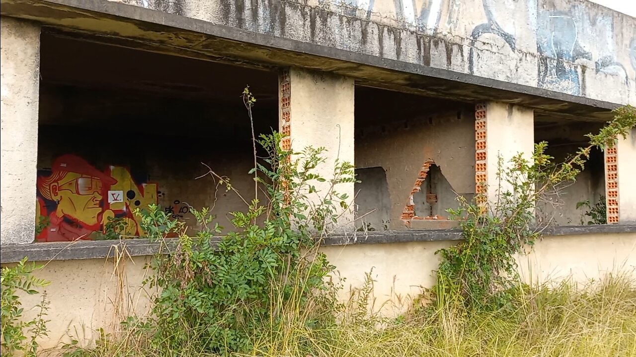 Grande ponto comercial abandonado em Eldorado do Sul