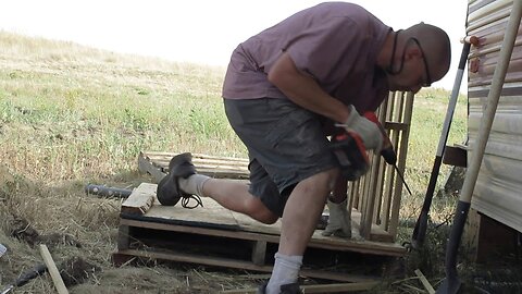 Building a simple dog house from pallets