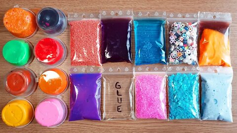 Making Crunchy Slime with Bags and Foam Clay