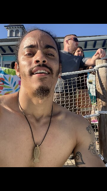 Enjoying the Water Park at Lake Compounce 👌🏽⛲️🎡🎢