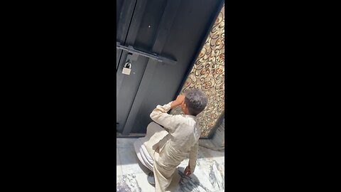 Poor kid working in heat