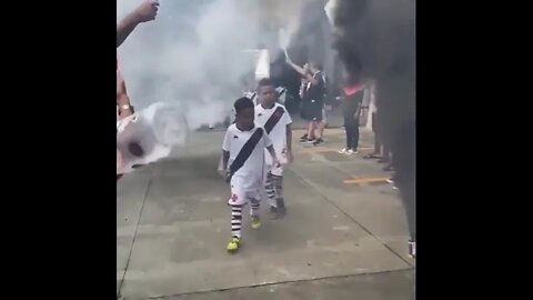 Entrada especial do Sub-7 do Vasco na quadra