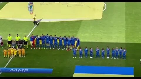 💙💛 7-річна Амелія Анісович виконала гімн України перед початком ⚽ матчу Україна – Вірменія.