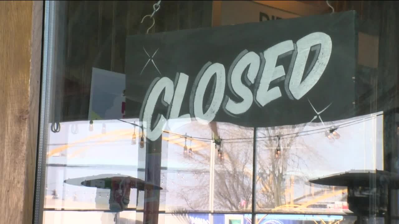 Milwaukee restaurants closing for in-person dining due to COVID-19 spike