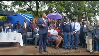 Police minister vows to hunt down Eastern Cape cop killers (hzY)