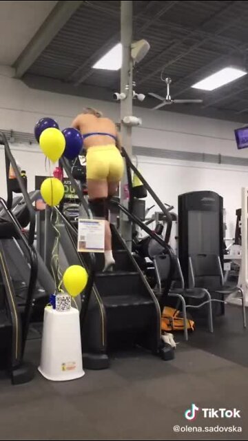 Brecksville-Broadview Heights senior raises money for Ukraine by participating in TikTok challenge