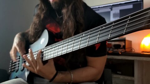 Bet you'll bang your head on this riff!