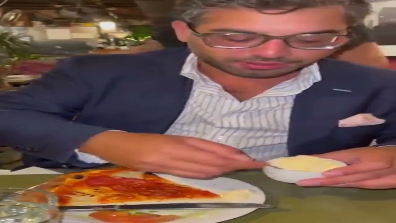 Raheem Kassam teaches us how to eat pizza