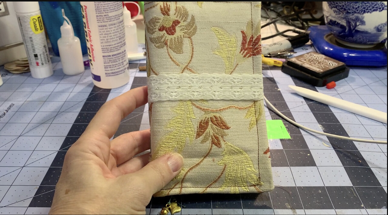 Episode 123 - Junk Journal with Daffodils Galleria