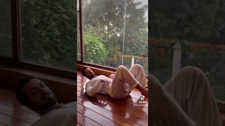 How to deeply stretch your thighs