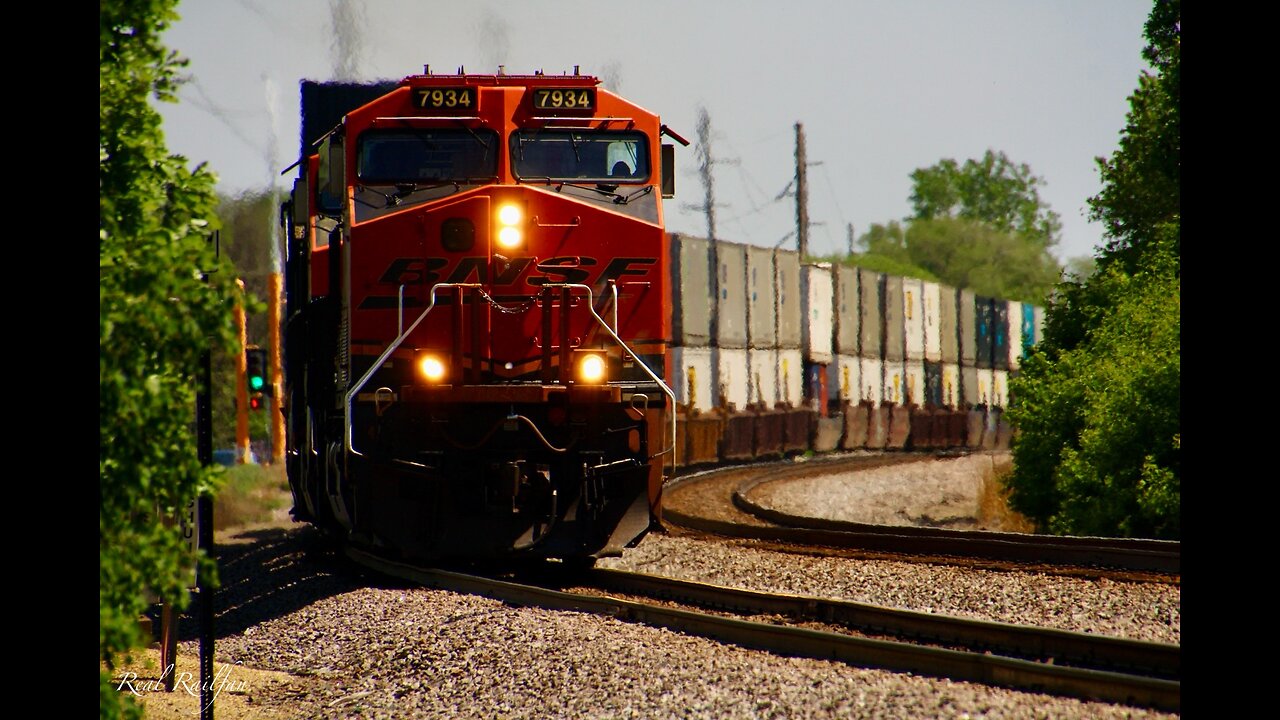 BNSF and CSX Together on the Staples Sub
