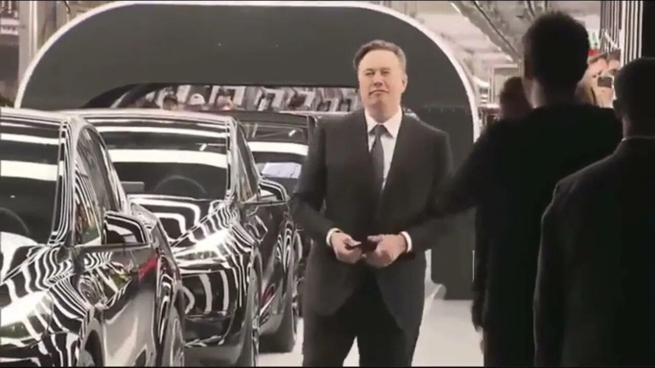 Hilarious Elon Musk dancing