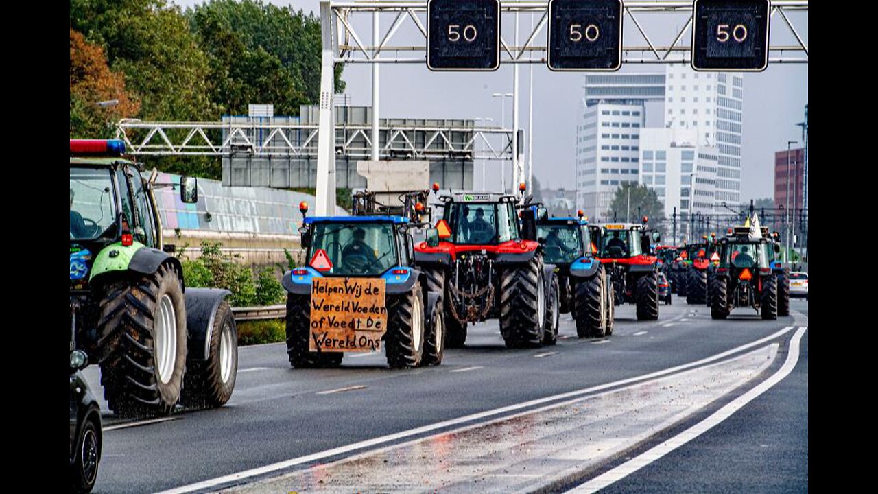 Dutch farmers and truckers convoy decked out in Christmas lights