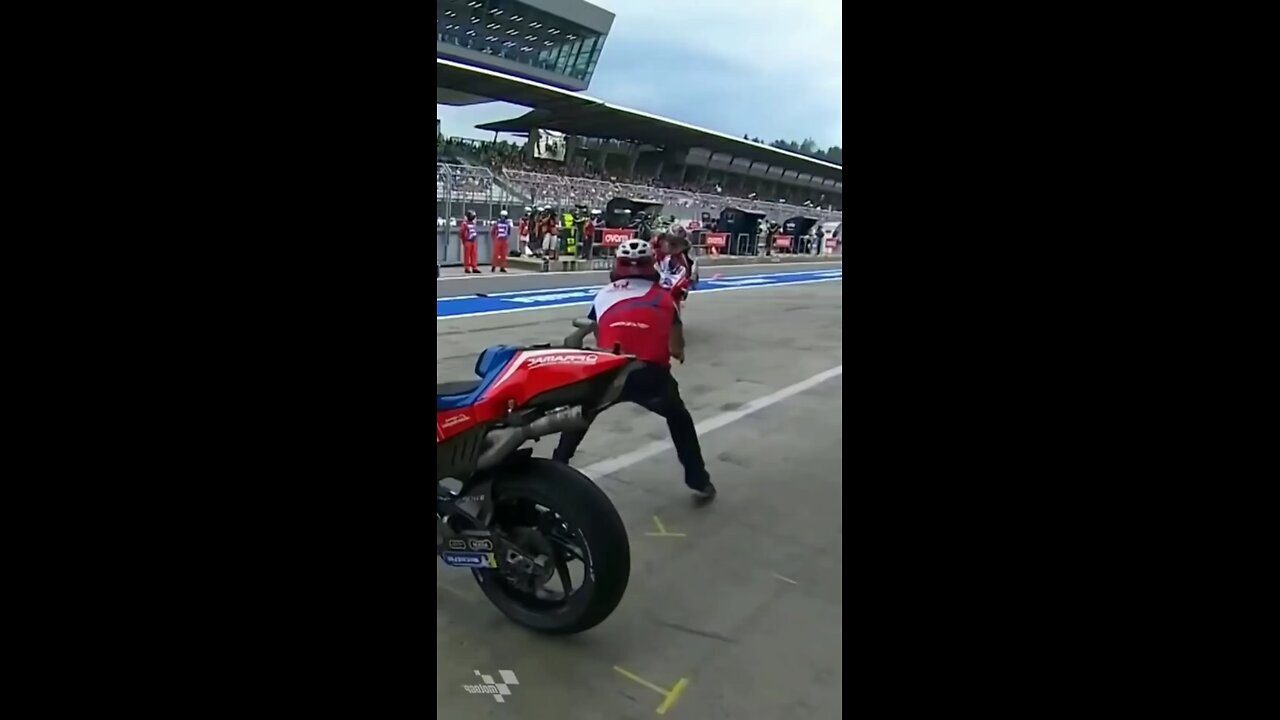 funny video this guy try to do like motor gp style