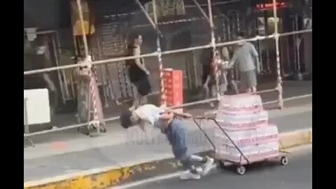 If we help each other a little in life, like this man, life will be easier on everyone...💜