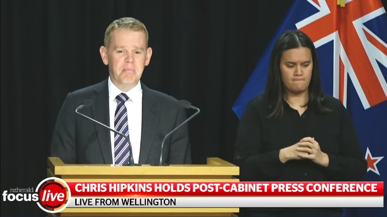 Reporter to PM Chris Hipkins: "How do you define a woman?"