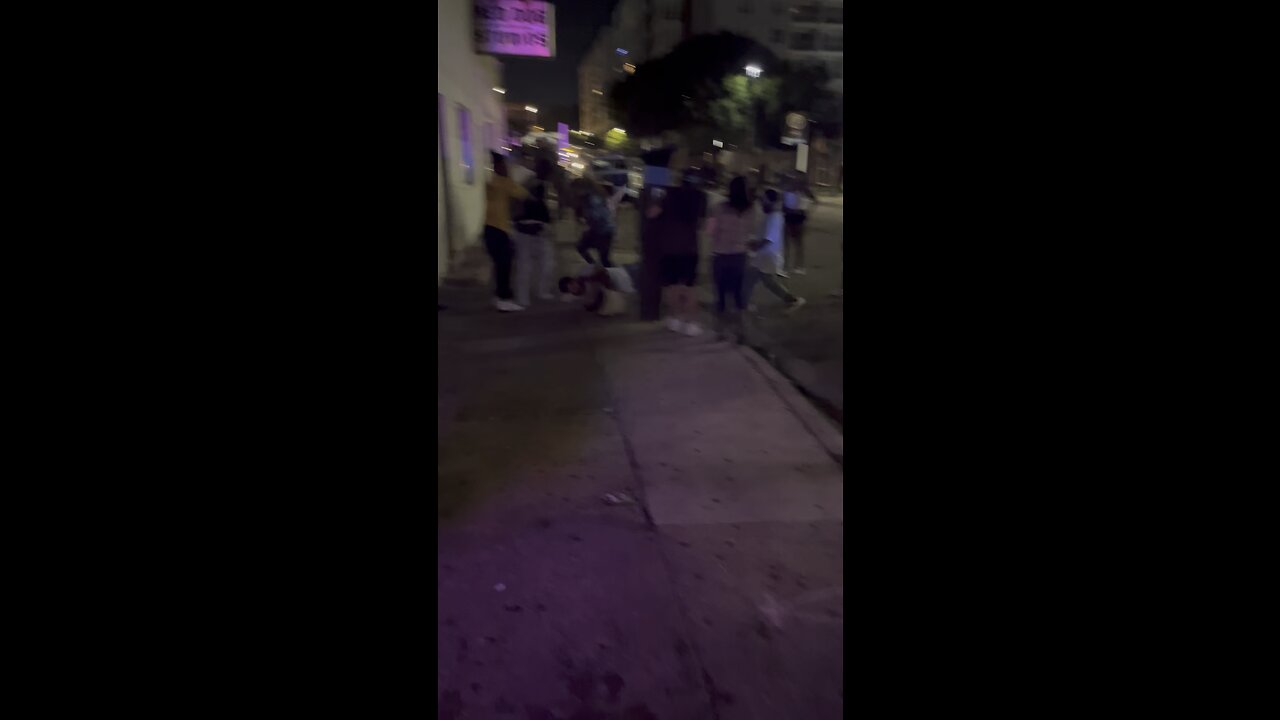 Fight breaks out on #7thstreet in the cultural district in #fortworth #texas