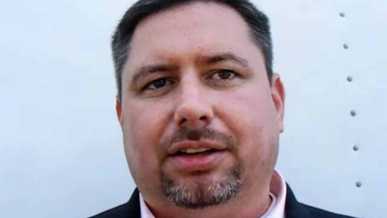 Steve Navarre gives his 9-11 talk.AVI