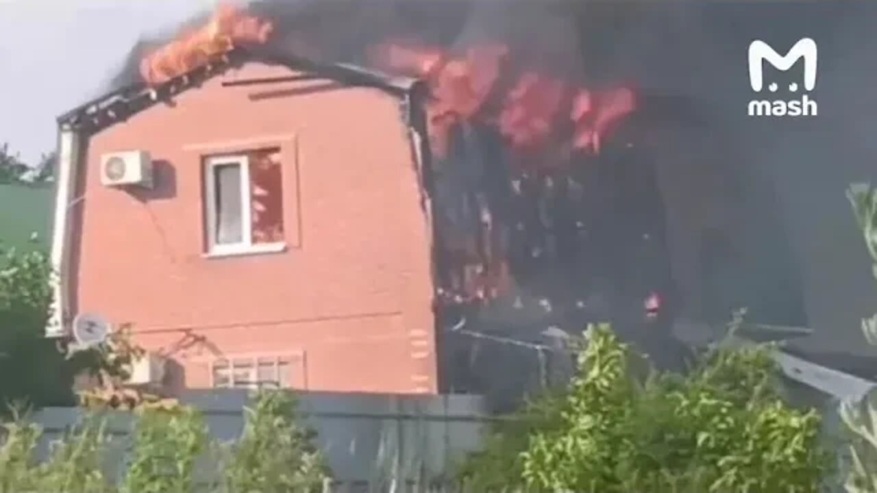 πΊπ¦π·πΊβIn Taganrog, A Drone Fell On A Residential Building, It Burned Out Completely.
