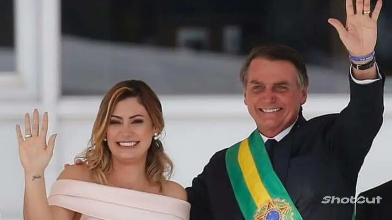 Monark reagindo ao vídeo em que Bolsonaro tira celular da mão de Youtuber Tchuchuca do centrão em 4k