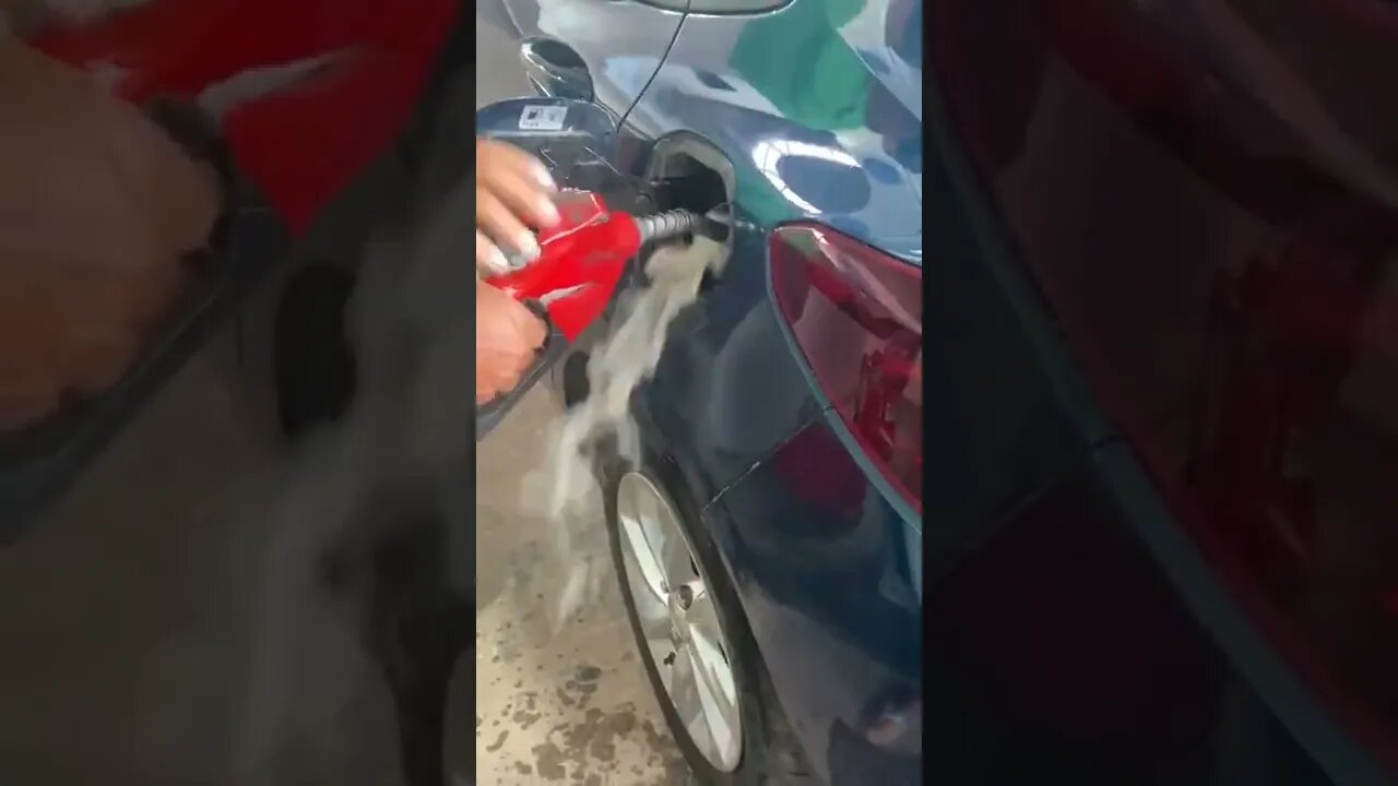 DOIDO NO POSTO DE GASOLINA, PIROU COM OS PREÇOS #meme #shorts