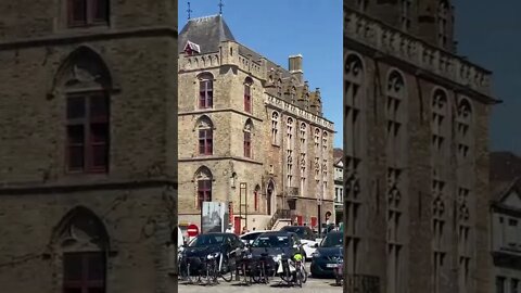 La Grand-Place de Furnes en Belgique