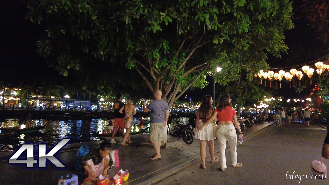 Motorcycle tour to see Hoi An old town late at night [ 4K ASMR ]