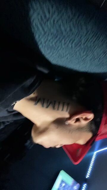 what a pretty boy 😏