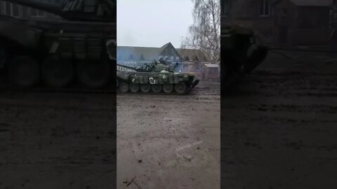 🇺🇦BTS-4 dragging captured T-72B1