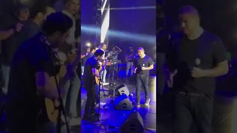 شاهد أعجاب عمرو دياب بعازف الجيتار 🎸🎸