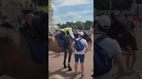 police women on horseback grabs tourist by his rucksack dont be rude to me #buckinghampalace part 1