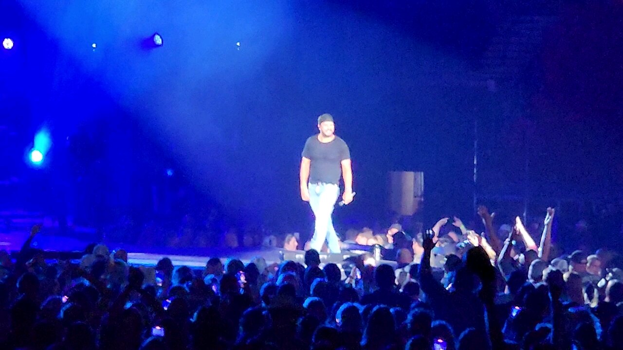 Luke Bryan - Play It Again 10-13-2023 Green Bay