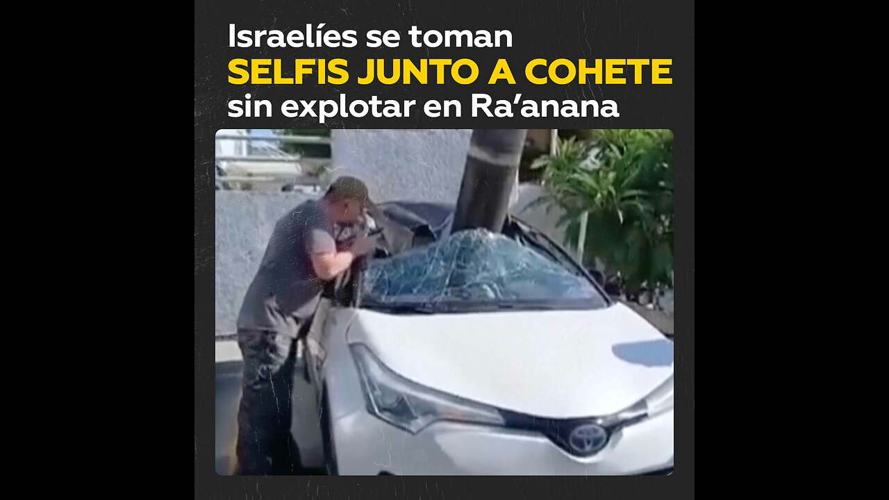 Israelíes se fotografían junto a cohete sin explotar en Ra’anana