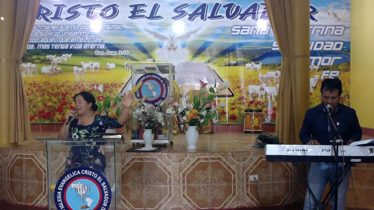 Hna. Debora y Hno. Carlos Moreno Alabando a Dios