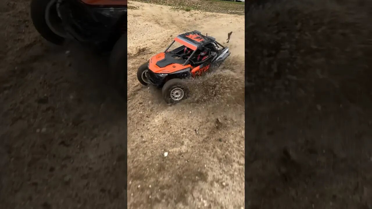 Losi RZR Rey ripping through sand! #rc #rzr