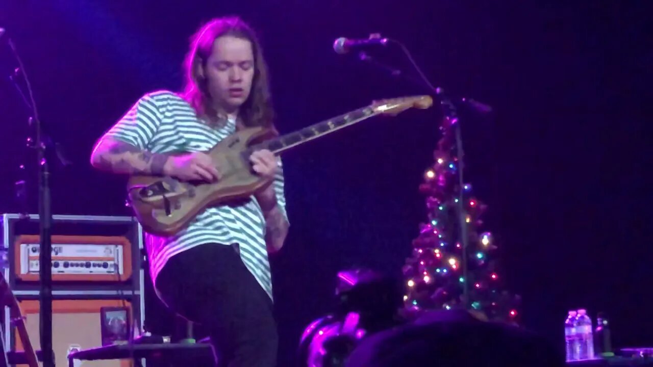 Billy Strings - Johnny B. Goode (String the Halls 2)