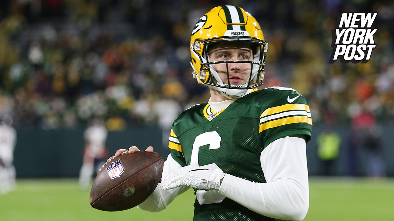 Wife of backup Packers quarterback Kurt Benkert trolls him over victory snap