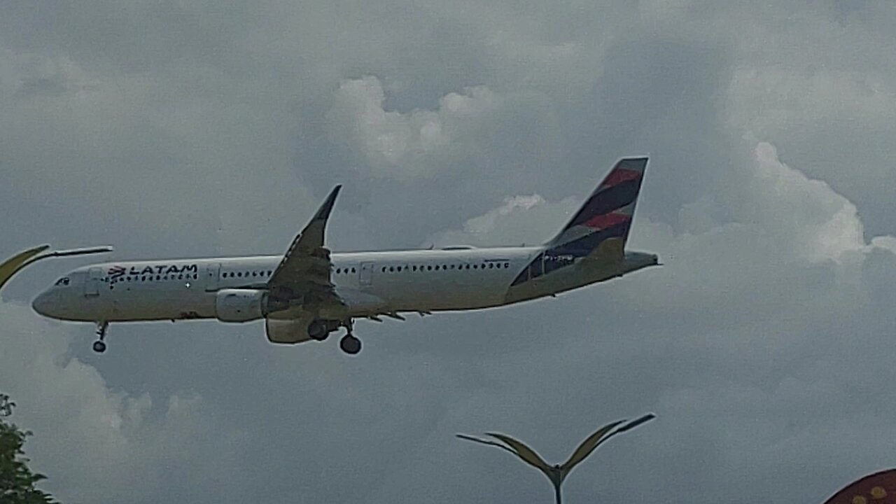 Airbus A321 PT-XPM coming from Guarulhos to Manaus