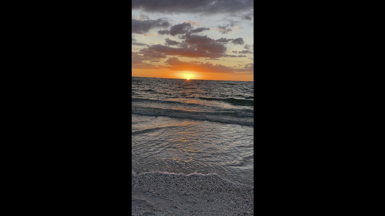 Sunset Over Winterberry Beach #FYP #WinterberryBeach #sunset #MarcoIsland #mywalksinparadise #4K