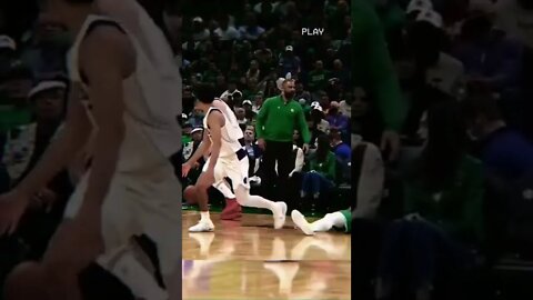 Marcus Smart has some moves