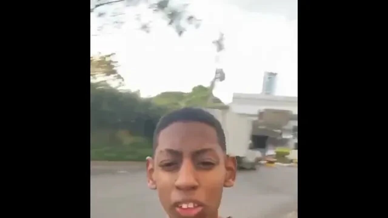 EU NAO SOU FEIO NAO E SO A FALTA DE ANGULO [ MEME ] [ RIR ] PITBULL TA NA PISTA #shorts