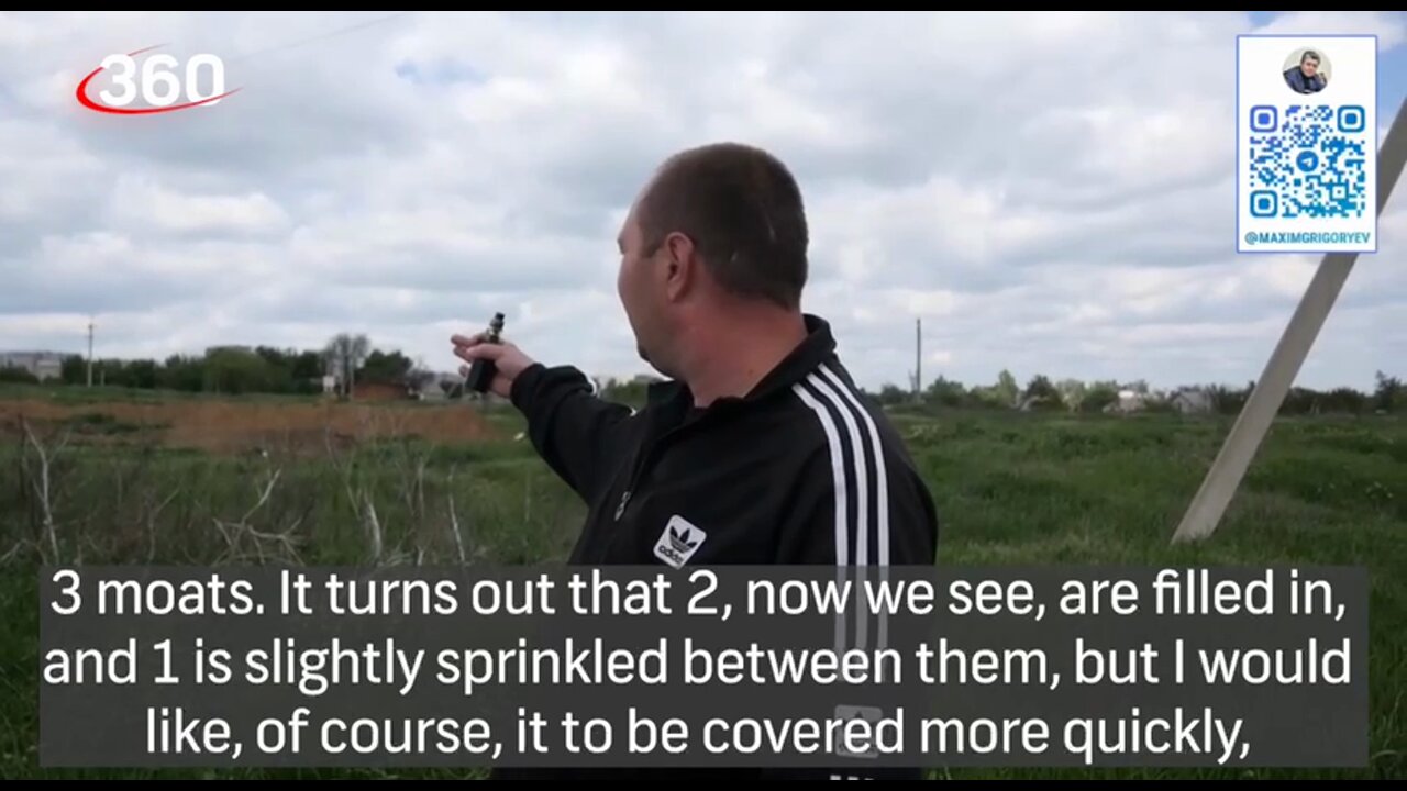 Mariupol residents say they witnessed the Ukrainian military burying 300-400 people in a mass grave