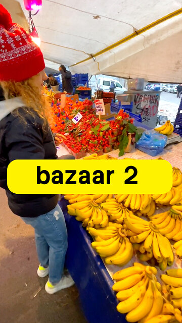 ازار روزانه مرکز شلوغی از محصولات تازه و پر جنب و جوش است